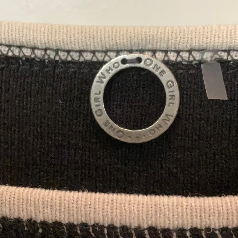 One Girl Who colorblock sweater - Picture 2 of 6